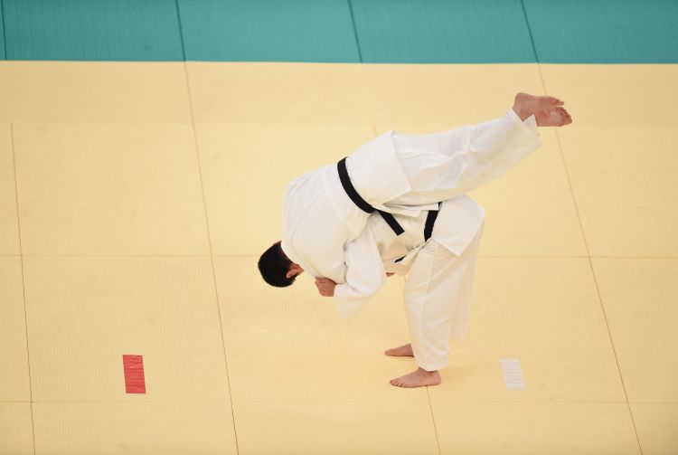 米体：卡利亚里门将卡普里莱受到了多家豪门俱乐部青睐